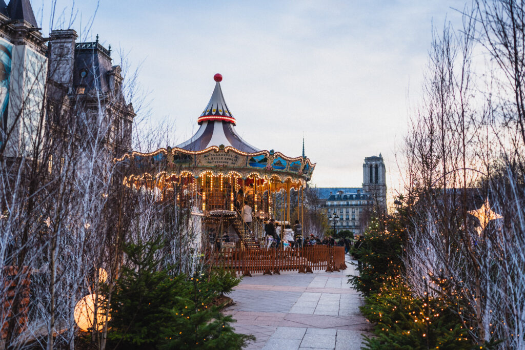 hotel de ville at dusk