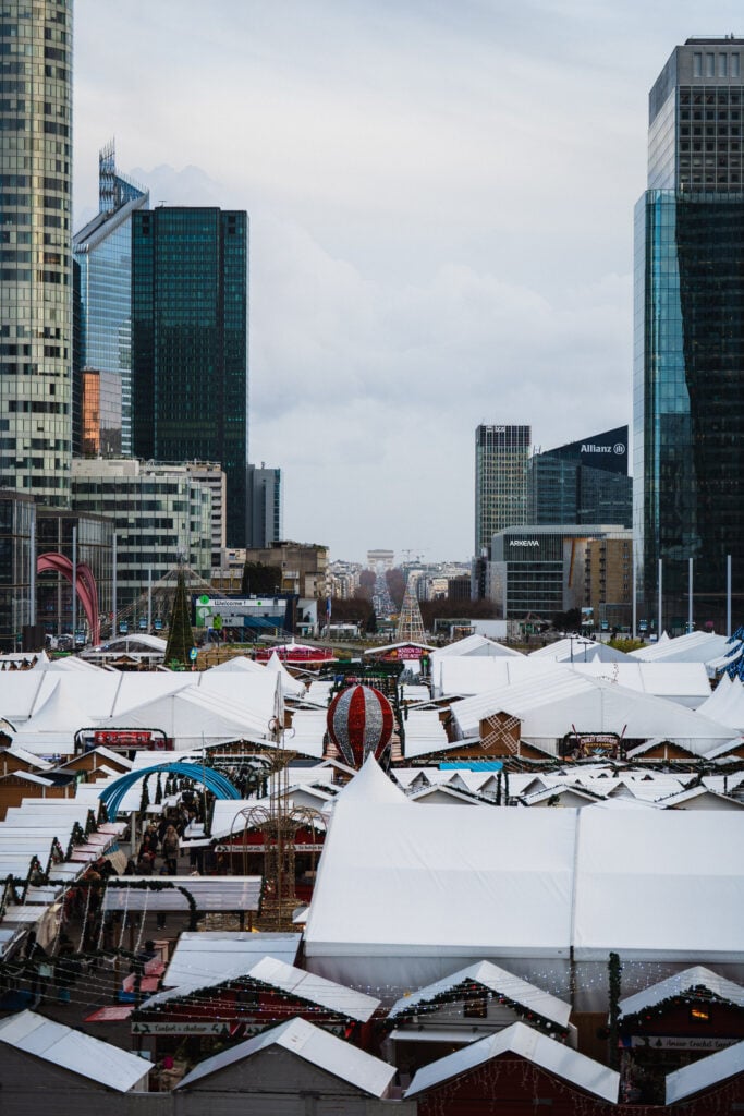 la defense christmas market