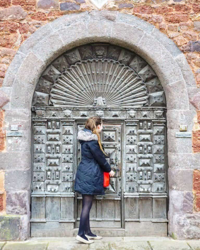 harry potter tour of exeter room of requirements door cathedral close
