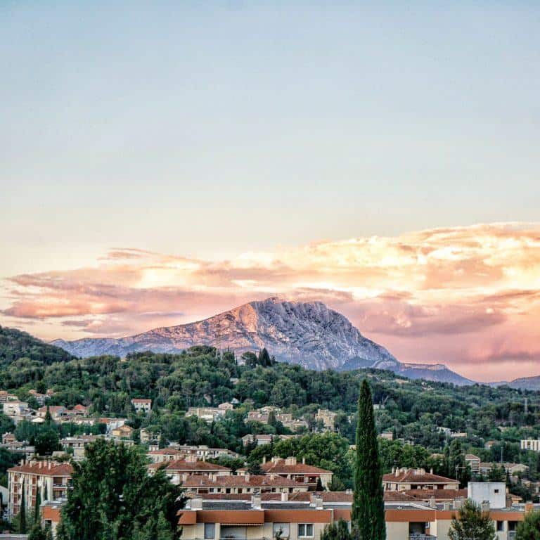 reasons to visit provence