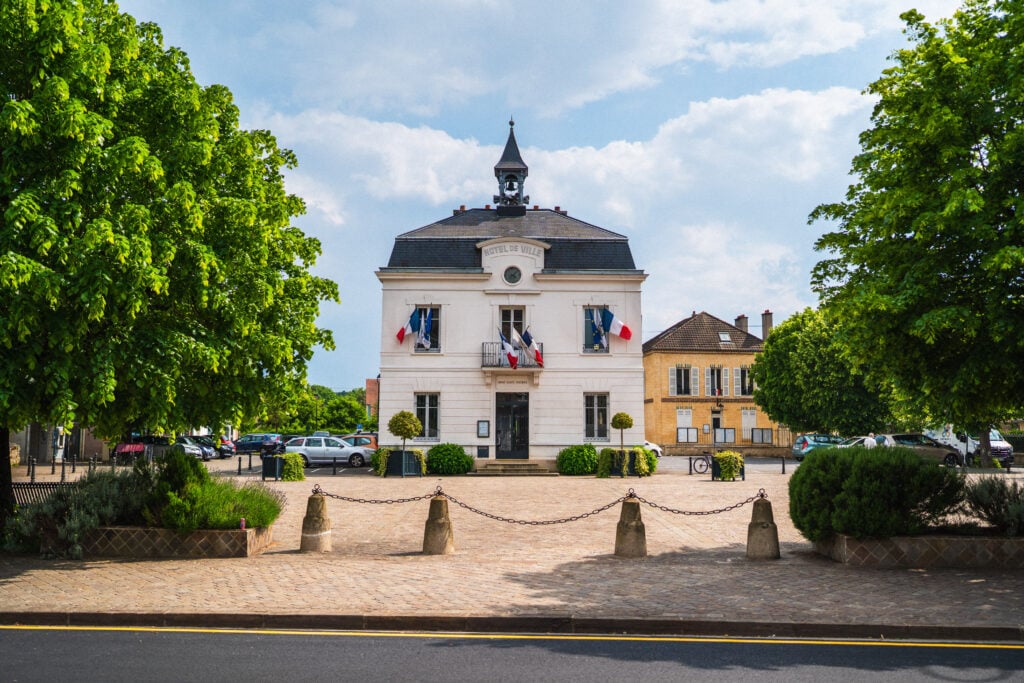 auvers sur oise town hall