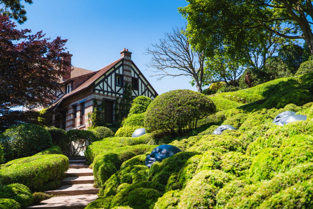 beautiful garden etretat