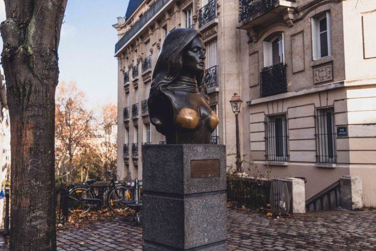 Place Dalida and bust of Dalida