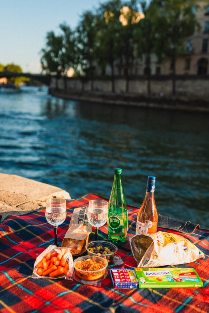 picnic in paris along the seine