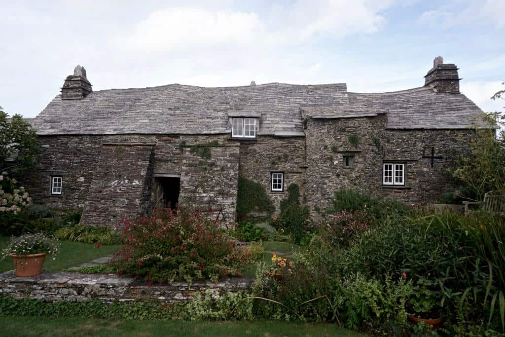 tintage old post office garden