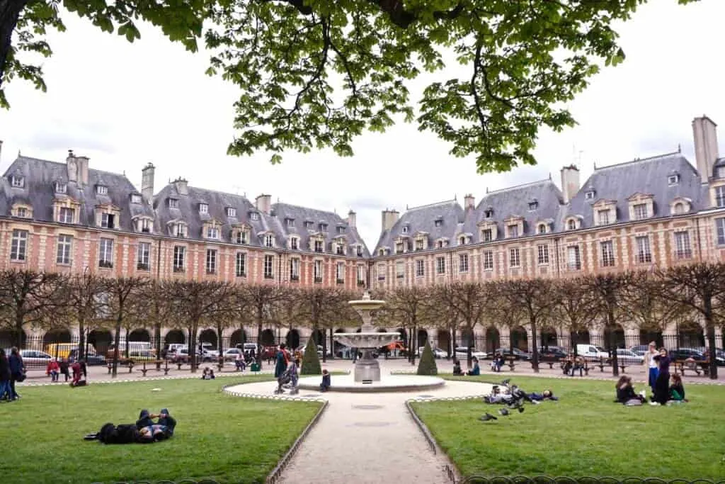A Quick Guide to Visiting Place des Vosges, Paris, France
