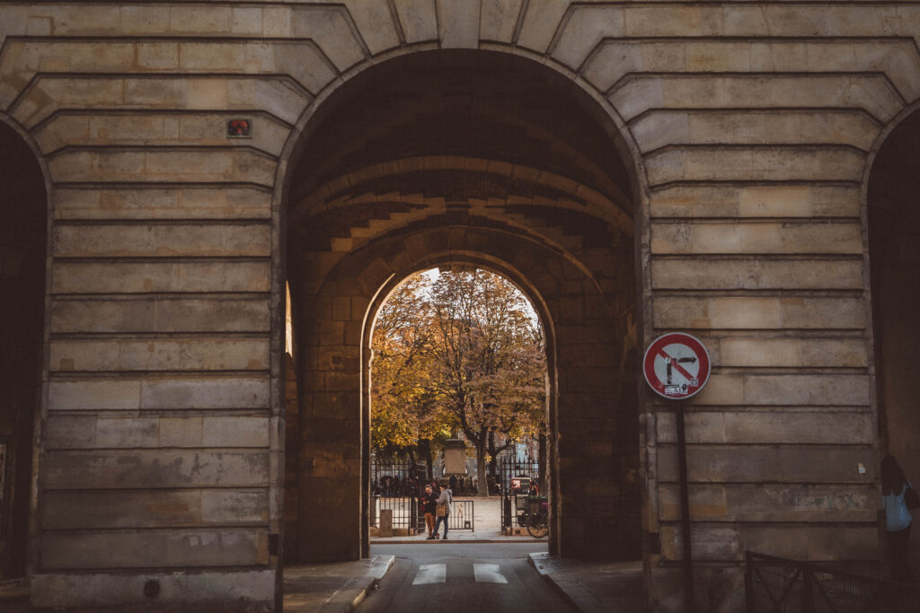 place des vosges entrance
