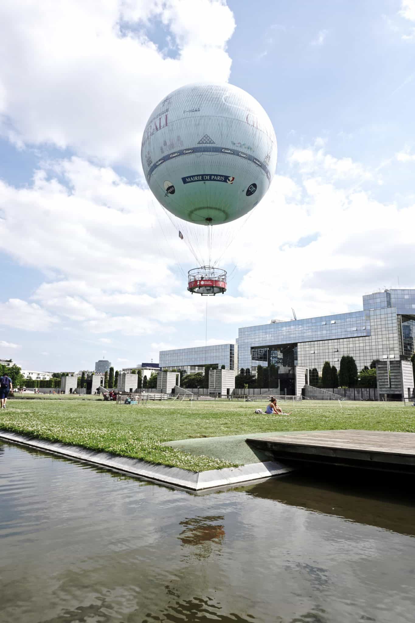 ballon generali (hot air balloon) Parc Andre Citroen, 15e arrondissement, Paris, France