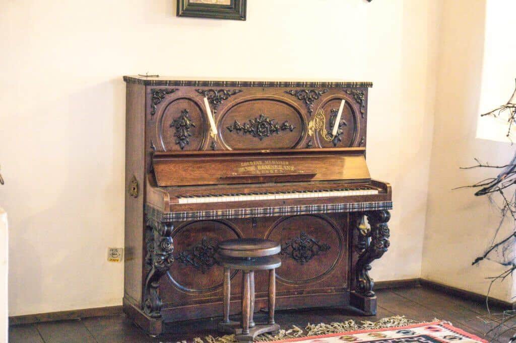 A visit to Dracula's Castle: Bran Castle in Bran, Transylvania, Romania (an easy day trip from Brasov!)