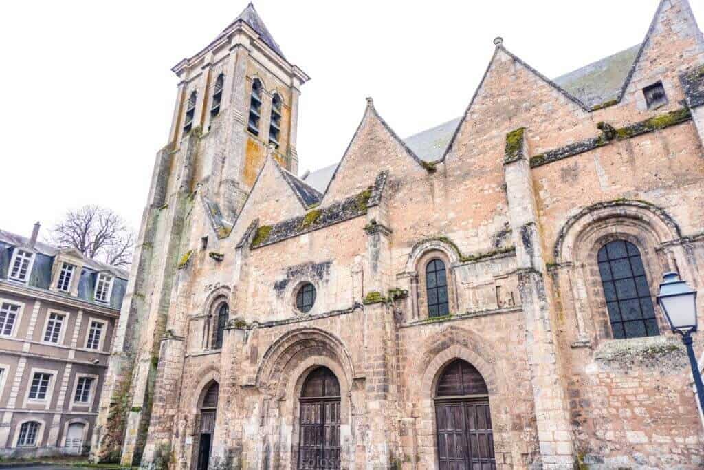 Châteaudun Guide: Things to see, medeival Fortress, 12th-Century buildings, Loire Valley, Loir River, France!