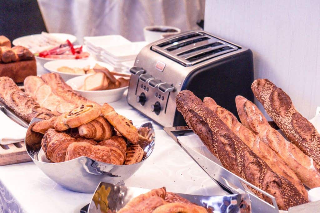 Les jardins du Mess hotel review: a 4 star hotel in Verdun, Meuse, France: breakfast bufet