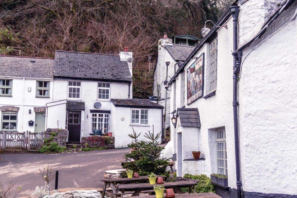 A visit to a little 16th-Century pub near Yelverton, Devon, England. The Who'd Have Thought It Inn, Milton Combe!