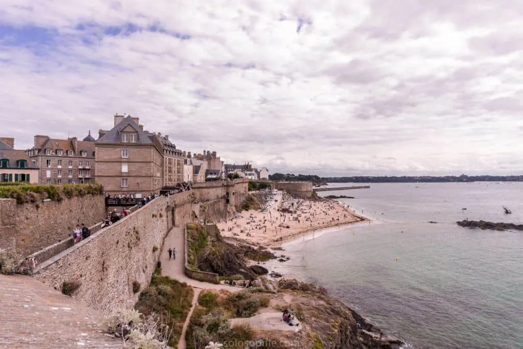 Top things to do in Brittany, very best things to do in Western France: walled city of Saint Malo