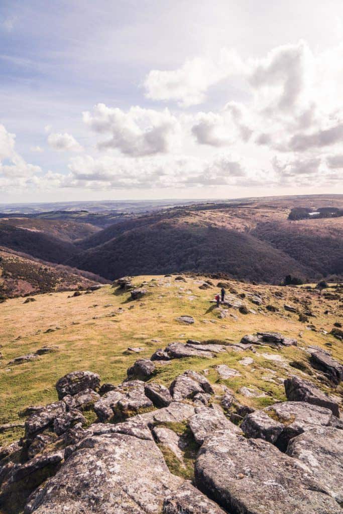 Dartmoor National Park Walks: Sharp Tor (Dartmeet), Devon, England: easy hike from bel tor car park