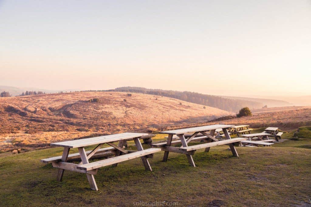 Warren House Inn: One of the highest pubs in Southern England, history, Dartmoor and an ever burning fire: outside the front 