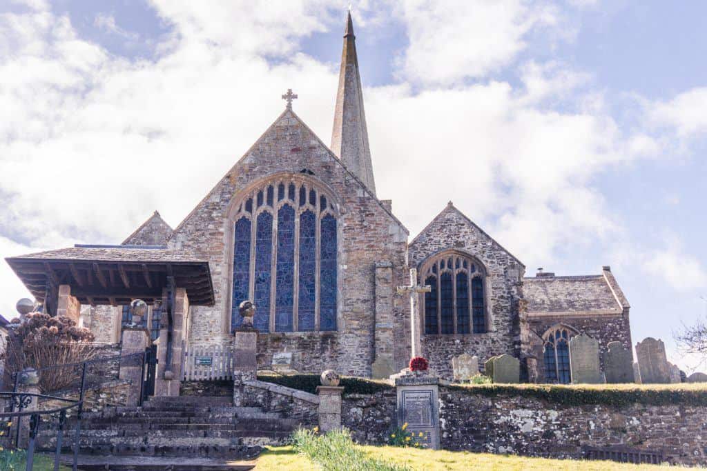 A quick guide to the best things to do in Holbeton, a pretty Devonian village in the South Hams, South, Devon, England, UK: all saints church