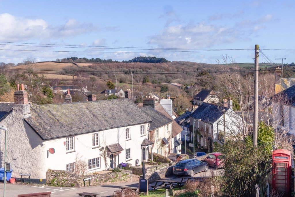 A quick guide to the best things to do in Holbeton, a pretty Devonian village in the South Hams, South, Devon, England, UK town centre