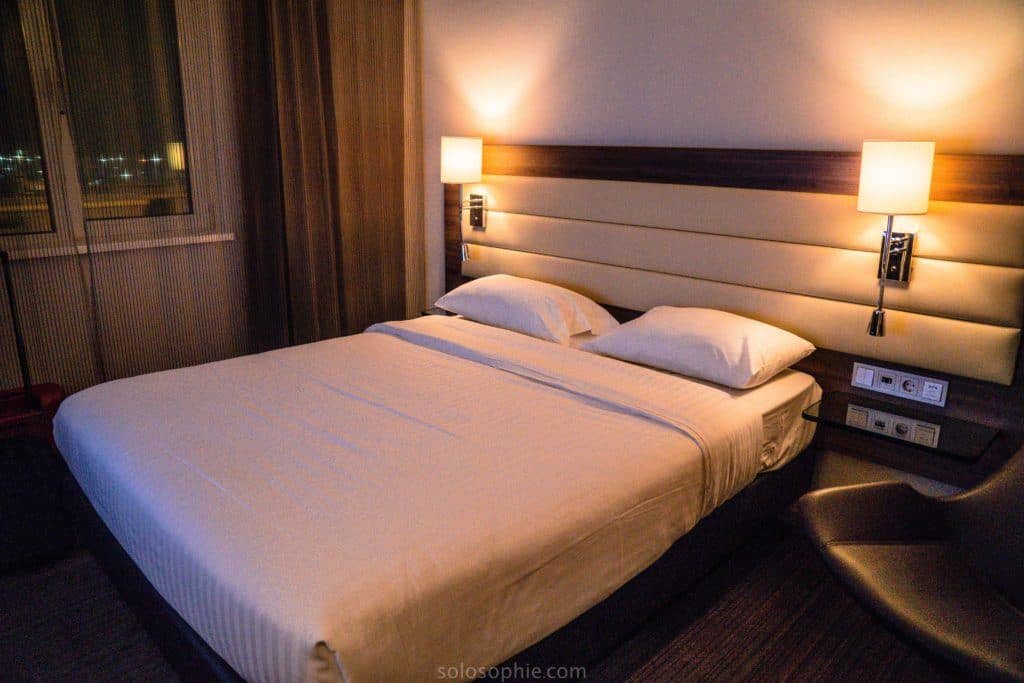 MOXY Milan Malpensa Airport Hotel Review: bedroom