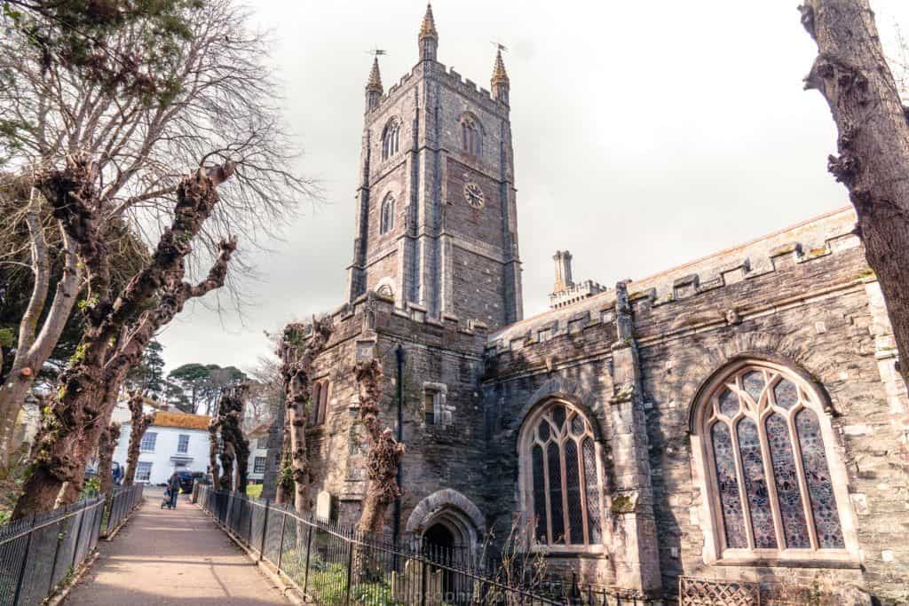 A quick guide to the best things to do in Fowey, South Cornwall, England: St Fimbarrus parish church