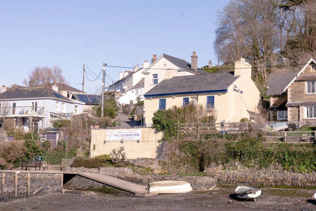 A quick guide to the best things to do in Noss Mayo, a village on the Yealm Estuary, Devon, England: the swan inn