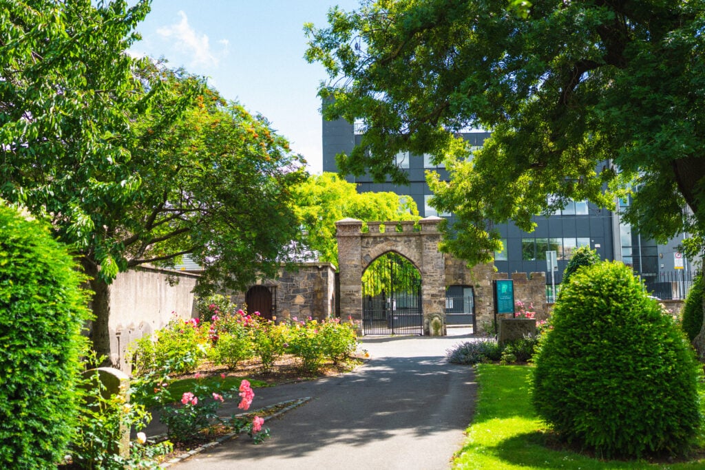 st kevins church park entrance