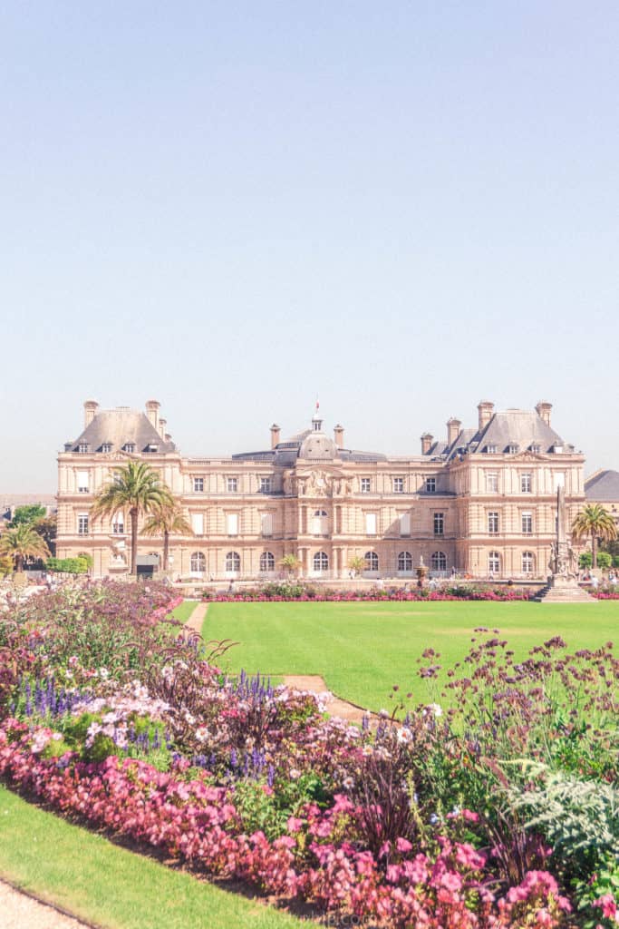 Seeking History at the Medici Fountain (La Fontaine Médicis), Jardin du Luxembourg, Paris, France. Where to find the prettiest water feature in the French capital!