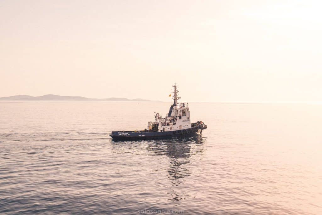 One Week Island Hopping in Greece: Travel itinerary, where to go, when to visit and how to see as many of the Cyclades Islands in Southern Europe!