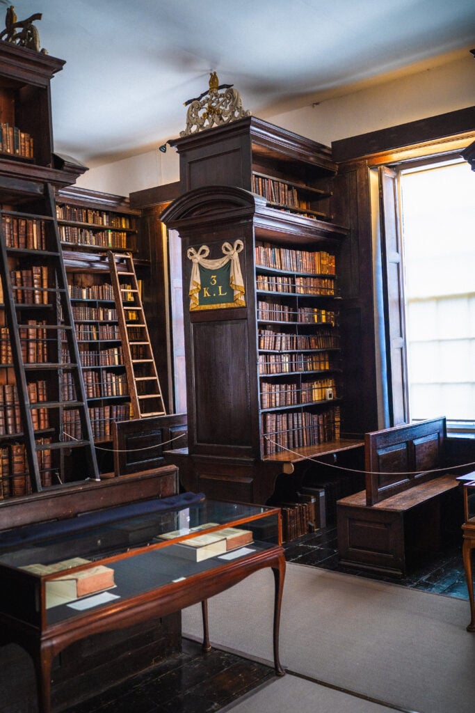 marsh's library dublin ireland