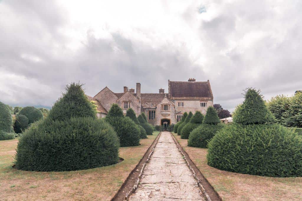 The Perfect One Day in Somerset Road Trip Itinerary. Here are the very best things to do in Somerset, South West England (Chard, Glastonhury, Burrow Mump, Clarks Village)