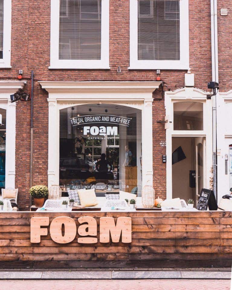 Where to eat vegan and vegetarian in The Hague, Holland, the Netherlands. Our picks of the best cuisine and restaurant to find meat-free food in The Hague.