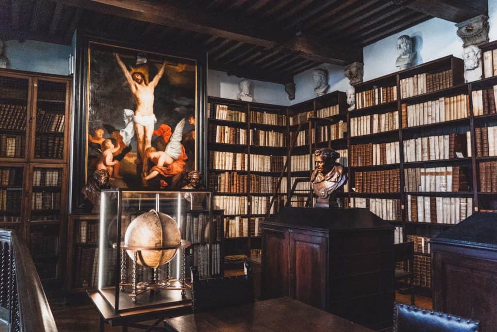 On the historical trail of Peter Paul Rubens in Antwerp, Northern Belgium. The final resting place of Rubens, many of the locations he visited and a quick history of the Flemish painter.