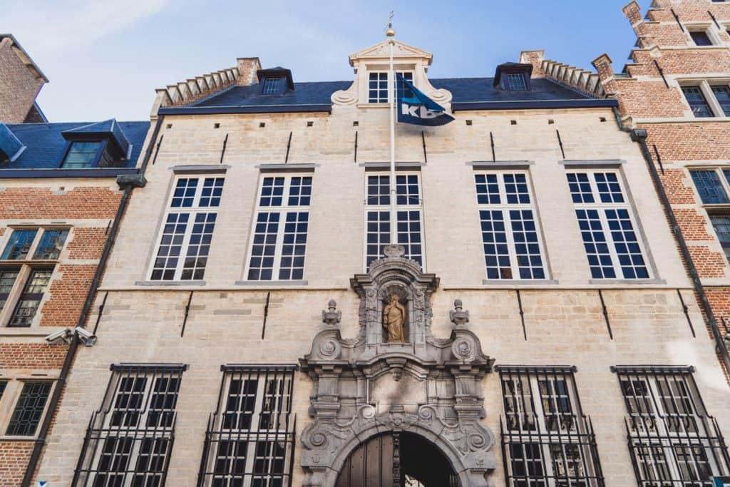 On the historical trail of Peter Paul Rubens in Antwerp, Northern Belgium. The final resting place of Rubens, many of the locations he visited and a quick history of the Flemish painter.