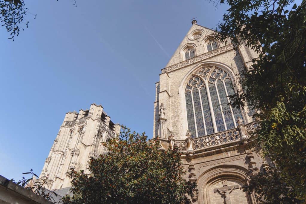 On the historical trail of Peter Paul Rubens in Antwerp, Northern Belgium. The final resting place of Rubens, many of the locations he visited and a quick history of the Flemish painter.
