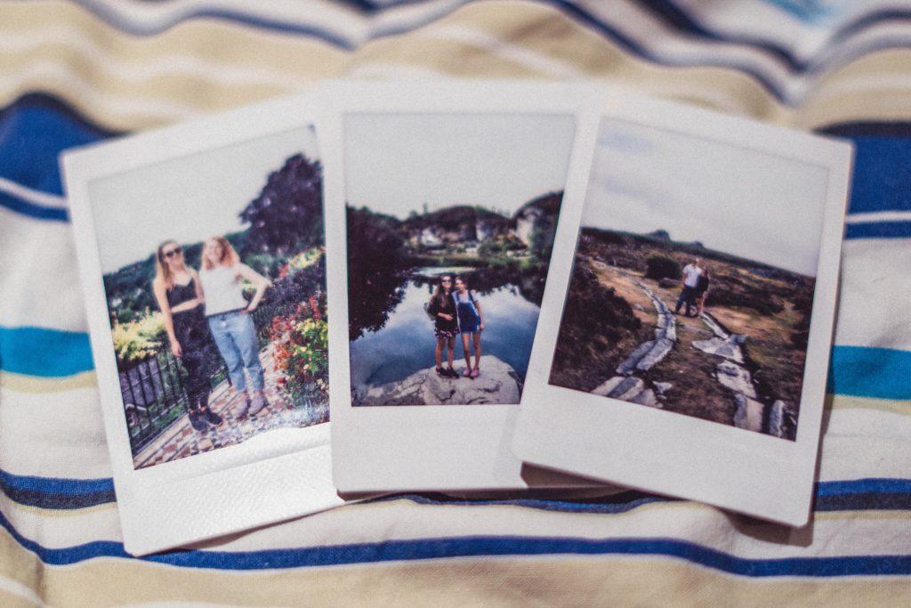 Travel Home Decor: 5 Simple Ideas on How to Take Your Travels Home With You. Here are some home hacks and inspiration for every traveller to decorate their house beautifully!