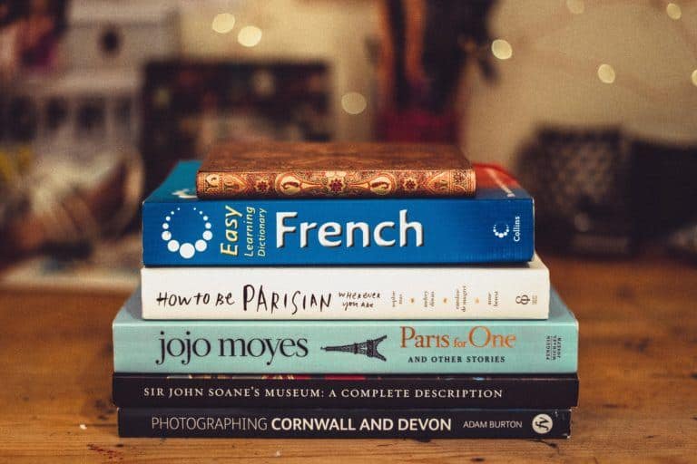 Travel Home Decor: 5 Simple Ideas on How to Take Your Travels Home With You. Here are some home hacks and inspiration for every traveller to decorate their house beautifully!