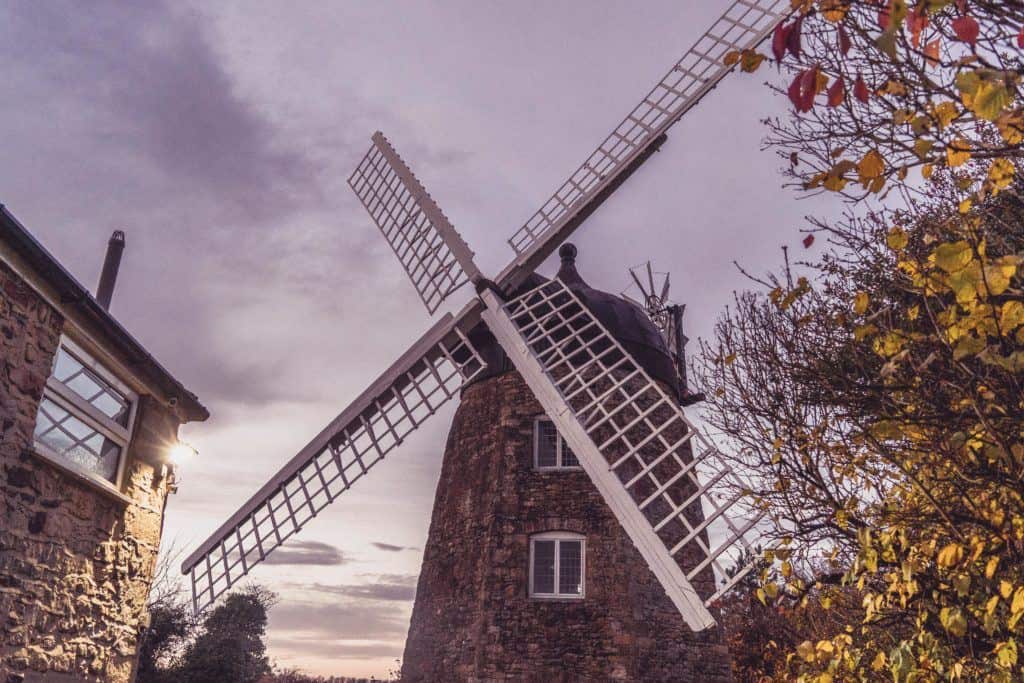 A Guide to the Best Things to do in Wheatley, Oxfordshire. A former lockup, historic windmill, old church, etc. Historical things to do and attractions near Oxford, England