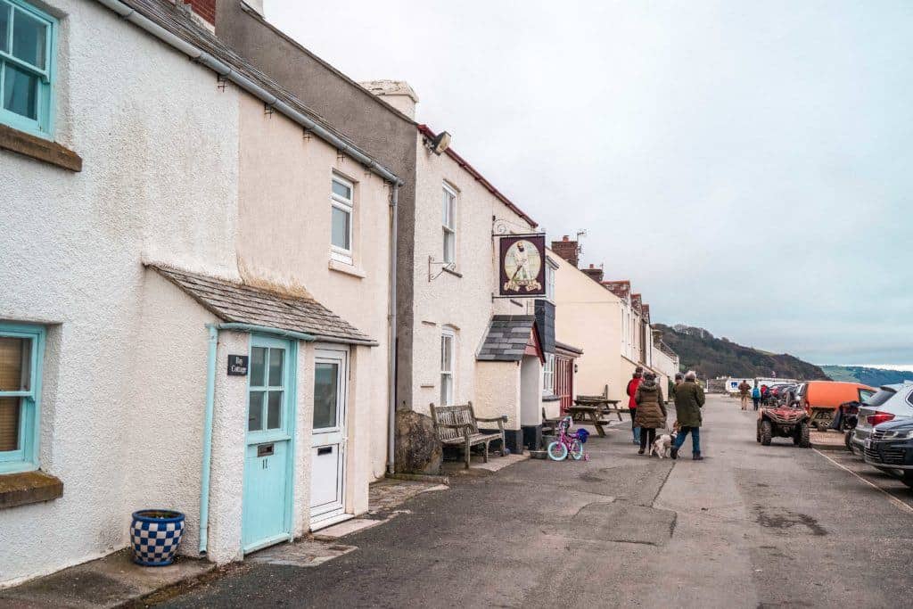 A guide to the best things to do in Beesands, a beautiful Devonian village in the South Hams, South Devon, South West England. Here's what to do, where to stay, and attractions in Beesands