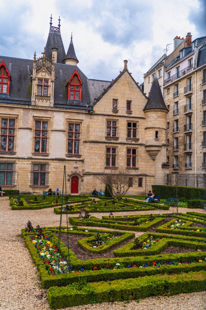 hotel de sens le marais