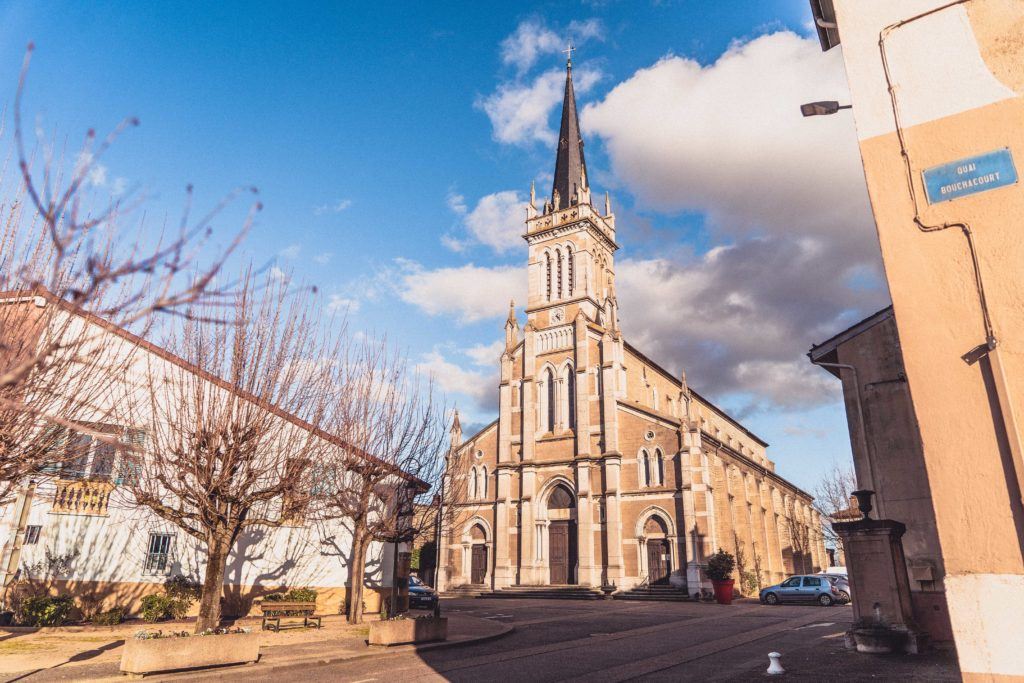 Saint-Laurent-sur-Saône Guide: Best things to do in Saint-Laurent-sur-Saône, L’Ain French village between Lyon and Dijon in Auvergne-Rhône-Alpes. Here’s where to stay, best attractions, including the prettiest village along the River Saone in France