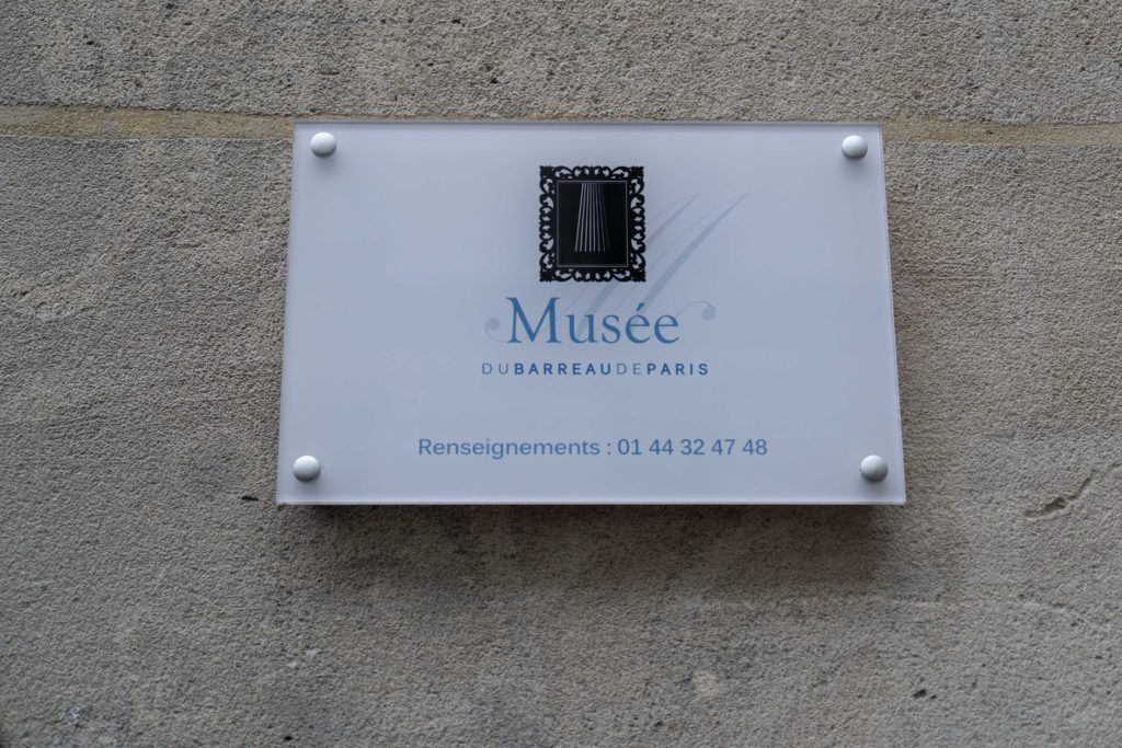 Hôtel de Royaumont: The Mansion Masquerading as a Clothes Shop. Rue du Jour history and locations in the 1st arrondissement of Paris, France (Musee du Barreau, Eglise Saint Eustache)