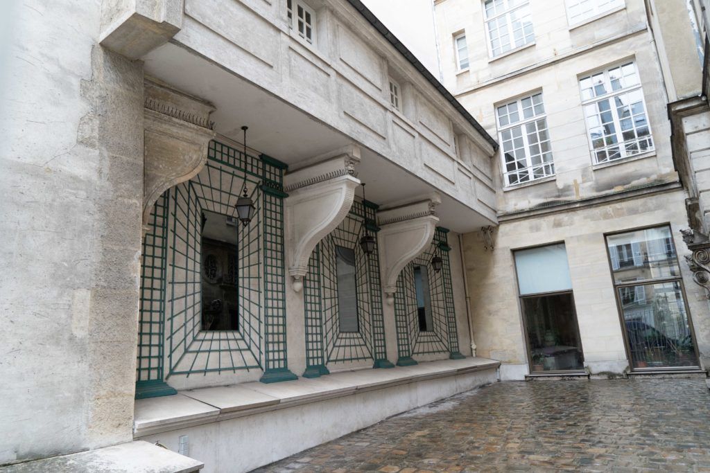 Hôtel de Royaumont: The Mansion Masquerading as a Clothes Shop. Rue du Jour history and locations in the 1st arrondissement of Paris, France (Musee du Barreau, Eglise Saint Eustache)