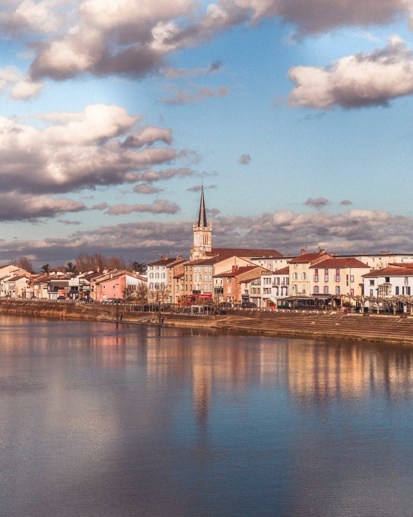 Saint-Laurent-sur-Saône Guide: Best things to do in Saint-Laurent-sur-Saône, L’Ain French village between Lyon and Dijon in Auvergne-Rhône-Alpes. Here’s where to stay, best attractions, including the prettiest village along the River Saone in France