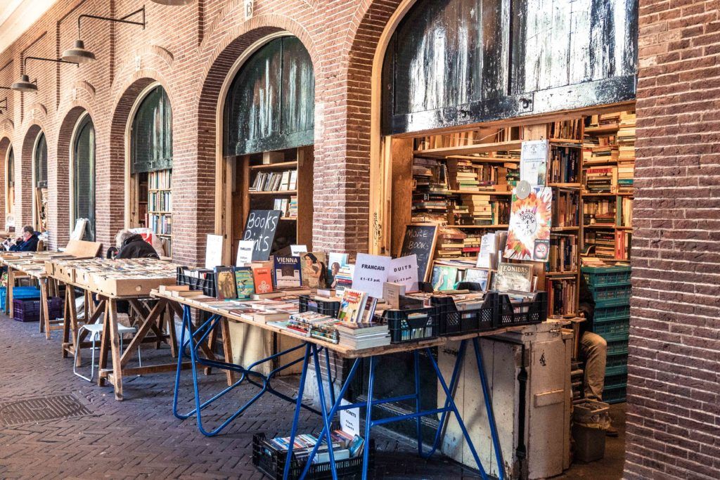 A guide to the best second hand book market in Amsterdam. Oudemanhuispoort: a secret covered passage in the heart of the Dutch capital, the Netherlands