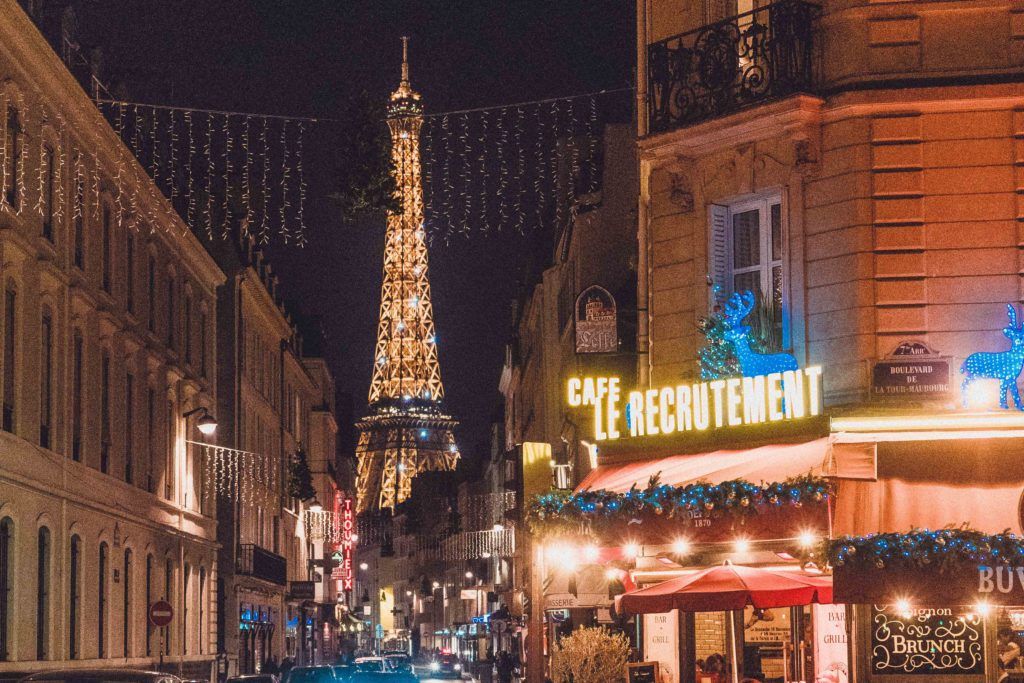 How to Enjoy the Eiffel Tower Sparkle at Night solosophie