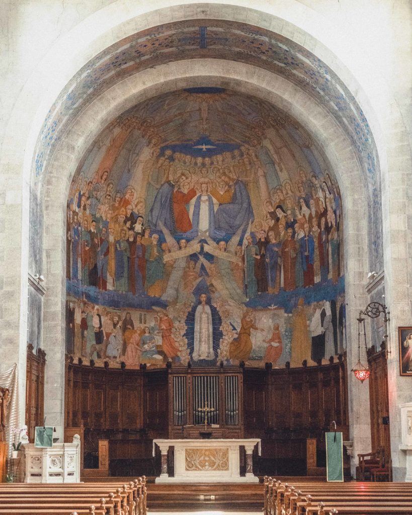 L'Église Notre Dame (Notre Dame Church) & Place Notre Dame