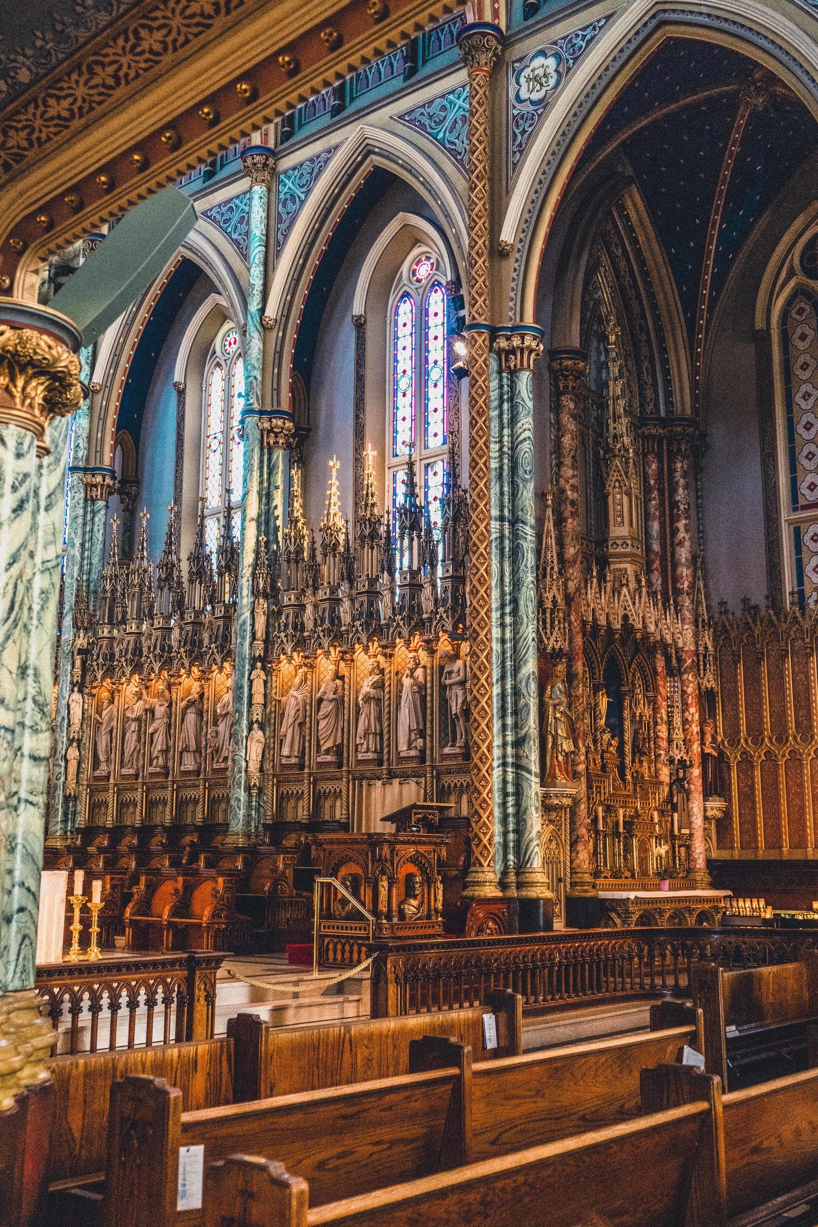 How to Visit the Notre-Dame Cathedral Basilica in Ottawa, Ontario, Canada