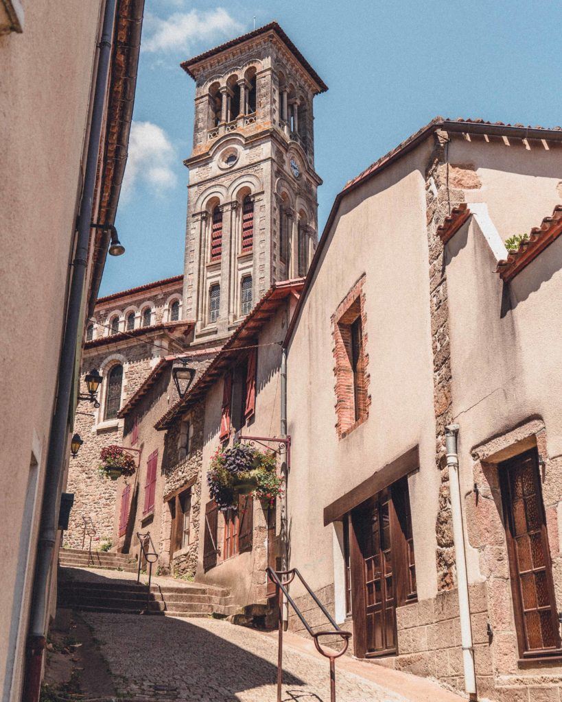 A Quick Guide to the Best Things to do in Clisson, as easy day trip from Nantes, France