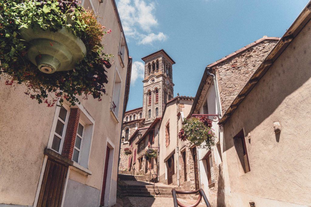 L'Église Notre Dame (Notre Dame Church) & Place Notre Dame