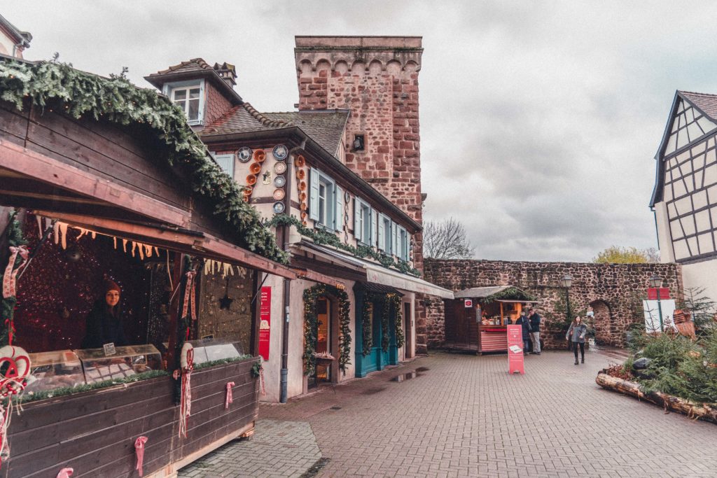 Place Nehrer Christmas Market, Obernai, Alsace, France