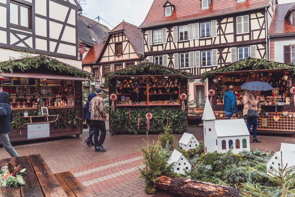 Place Nehrer Christmas Market, Obernai, Alsace, France